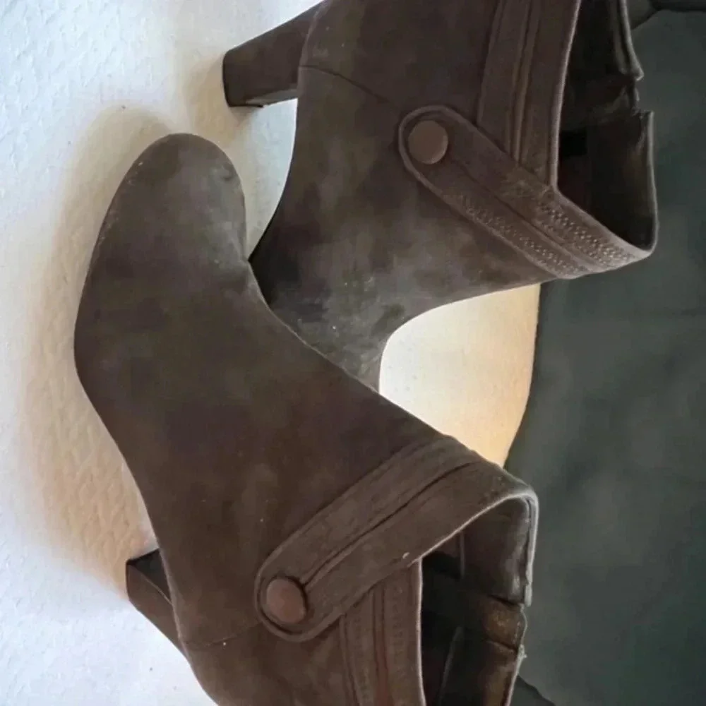 Clarks Brown Suede Boots Size 10M - Picture 2 of 3